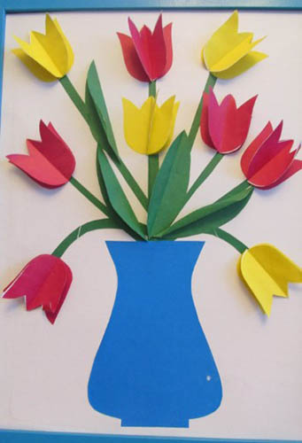 Fiori applicati per la mamma in carta colorata