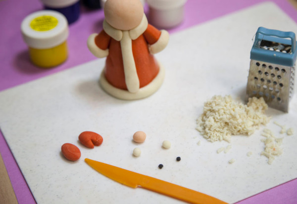 Weihnachtsmann aus Salzteig mit eigenen Händen Schritt für Schritt
