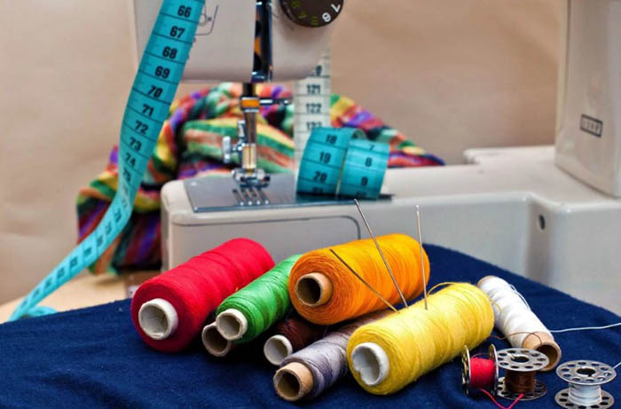 Glockenkleid für Damen. Foto, Muster mit langen Ärmeln