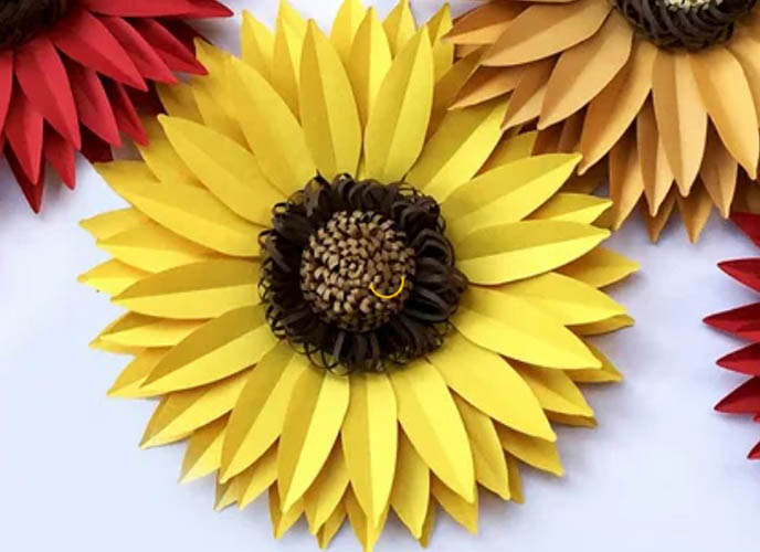Wie man mit eigenen Händen eine Sonnenblume macht
