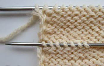Stricken im Cloquet-Stil mit Stricknadeln und Häkeln. Schemata und Beschreibung, Muster