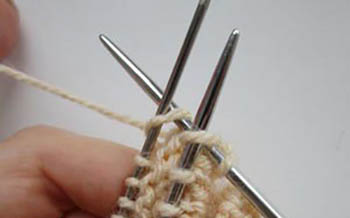 Stricken im Cloquet-Stil mit Stricknadeln und Häkeln. Schemata und Beschreibung, Muster