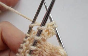 Stricken im Cloquet-Stil mit Stricknadeln und Häkeln. Schemata und Beschreibung, Muster