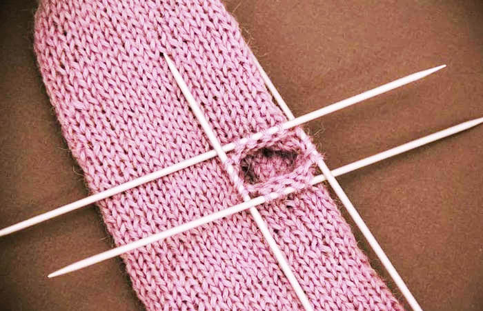 Den Daumen des Fäustlings stricken. Strickanleitung für Anfänger