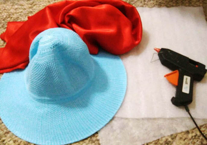 Wie man einen Fliegenpilzhut für einen Jungen oder ein Kind im Kindergarten macht