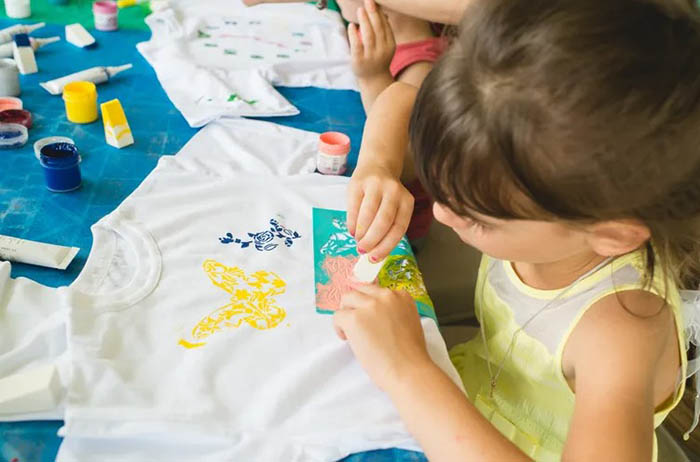 T-Shirt-Bemalung. DIY-Meisterkurs für Kinder