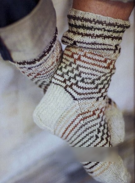 Faules Jacquardstricken. Schnittmuster mit Beschreibung für Socken, Fäustlinge, Hausschuhe, Füßlinge