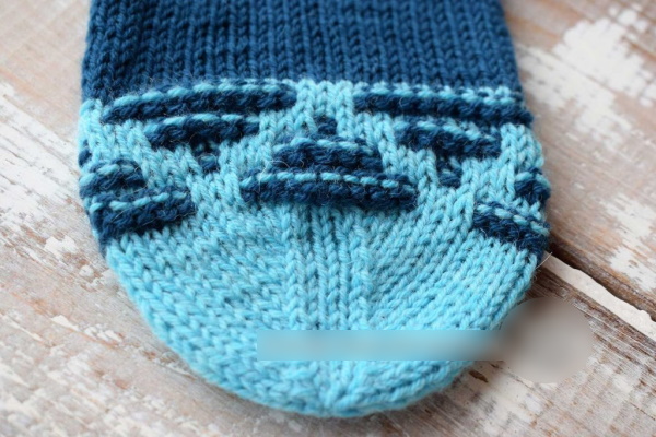 Faules Jacquardstricken. Schnittmuster mit Beschreibung für Socken, Fäustlinge, Hausschuhe, Füßlinge
