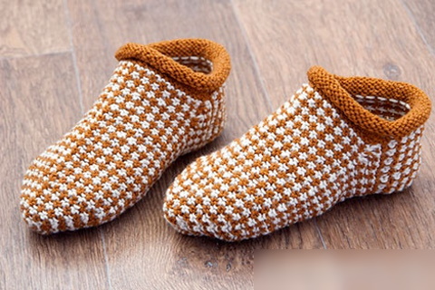 Faules Jacquardstricken. Schnittmuster mit Beschreibung für Socken, Fäustlinge, Hausschuhe, Füßlinge