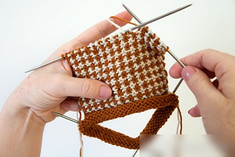 Faules Jacquardstricken. Schnittmuster mit Beschreibung für Socken, Fäustlinge, Hausschuhe, Füßlinge