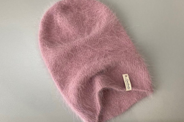 Angoramützen für Damen gestrickt. Beschreibung, Strickmuster