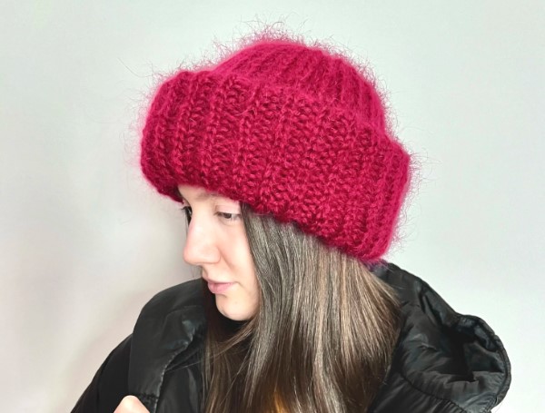 Angoramützen für Damen gestrickt. Beschreibung, Strickmuster