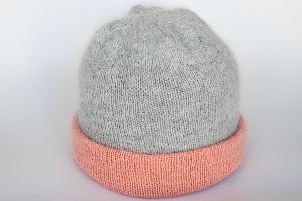 Angoramützen für Damen gestrickt. Beschreibung, Strickmuster