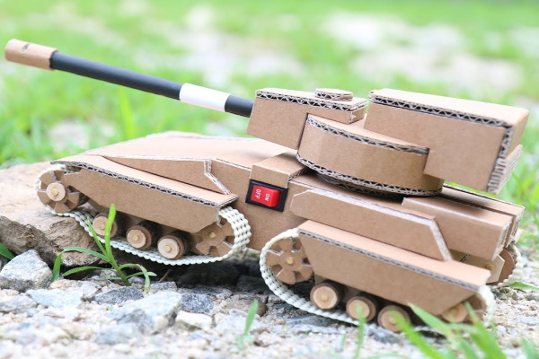 DIY-Papptank. Schnittmuster mit Größenangaben für Anfänger