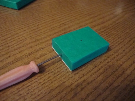 DIY-Papptank. Schnittmuster mit Größenangaben für Anfänger