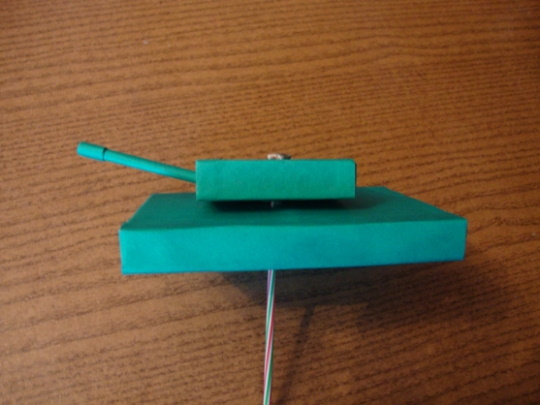 DIY-Papptank. Schnittmuster mit Größenangaben für Anfänger
