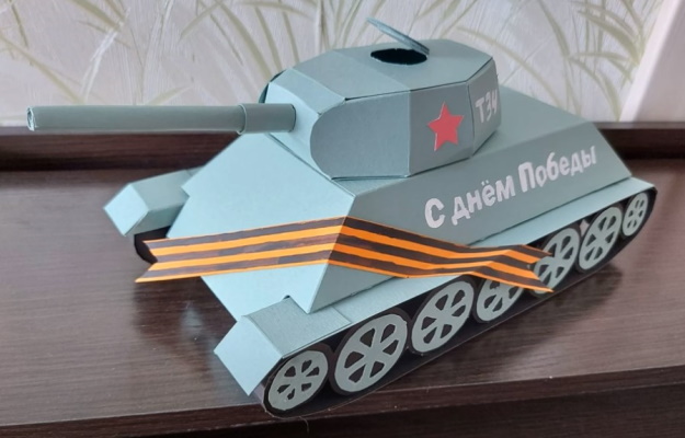 DIY-Papptank. Schnittmuster mit Größenangaben für Anfänger