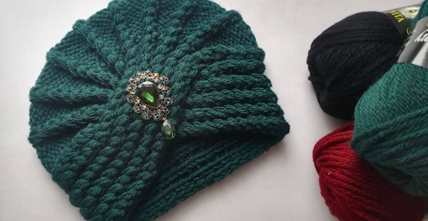 Gehäkelter Turban. Muster und Beschreibung für Anfänger üppig aus Plüsch, dünnem, dickem Garn, Mohair