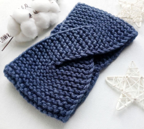 Gehäkelter Turban. Muster und Beschreibung für Anfänger üppig aus Plüsch, dünnem, dickem Garn, Mohair