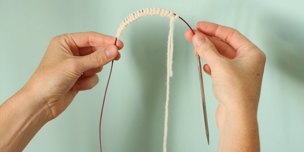 Gestrickte Kubanka-Mütze für Damen. Schema mit Beschreibung, Meisterklasse