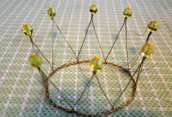 DIY-Krone aus Perlen. Wie man macht, Meisterklasse