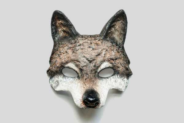 Wolfsmaske aus Papier und Pappe. Wie macht man