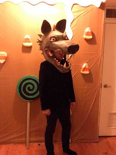 Wolfsmaske aus Papier und Pappe. Wie macht man