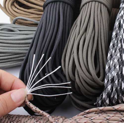 Paracord-Lanyard. Messerwebmuster, mit Perle, Schlange