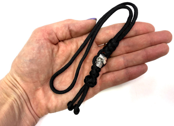 Paracord-Lanyard. Messerwebmuster, mit Perle, Schlange