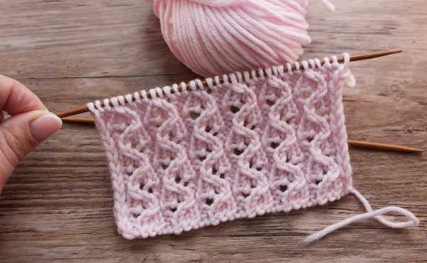 Stricknadeln mit Schlangenmuster. Schema, Foto, Beschreibung