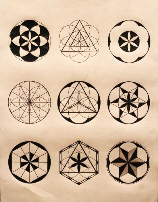 Ornament aus geometrischen Formen. 80 Muster