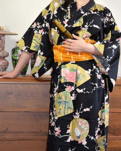 Kimono-Bademantel für Damen. Schnittmuster, wie man näht