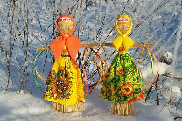 Maslenitsa-Puppe handgefertigt aus Stoff, Flasche, Papier
