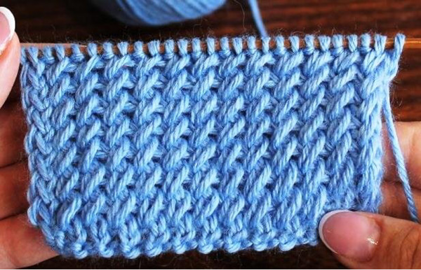 Reliefelastisches Stricken. Strickmuster im Kreis für Mütze, Pullover, Strickjacke