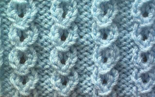 Durchbrochenes Stricken mit Gummibändern. Strickmuster für Pullover, Socken, Mützen im Kreis