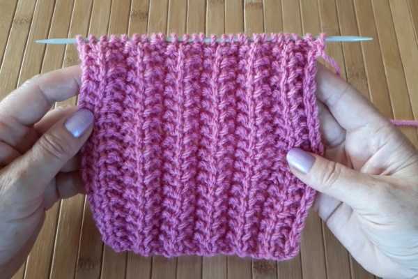 Doppelseitiges Strickmuster für einen Snood. Strickmuster
