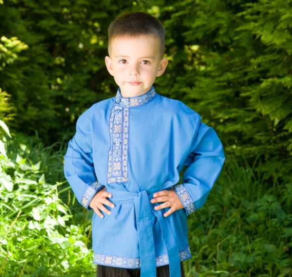 Do-it-yourself-Herren-Kosovorotka für einen Jungen. Hemdmuster