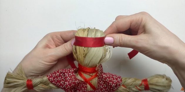 Maslenitsa-Puppe handgefertigt aus Stoff, Flasche, Papier