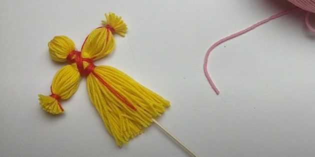 Maslenitsa-Puppe handgefertigt aus Stoff, Flasche, Papier