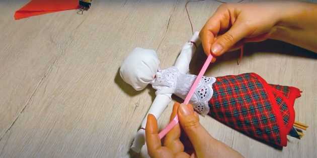 Maslenitsa-Puppe handgefertigt aus Stoff, Flasche, Papier