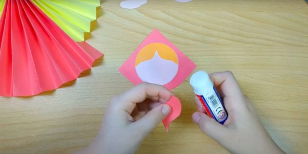 Maslenitsa-Puppe handgefertigt aus Stoff, Flasche, Papier