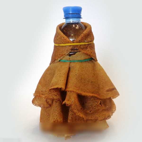Maslenitsa-Puppe handgefertigt aus Stoff, Flasche, Papier