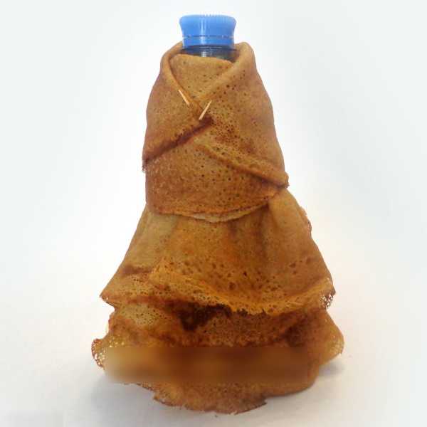 Maslenitsa-Puppe handgefertigt aus Stoff, Flasche, Papier