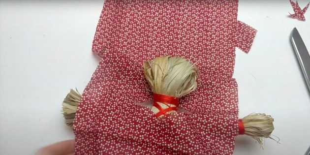 Maslenitsa-Puppe handgefertigt aus Stoff, Flasche, Papier