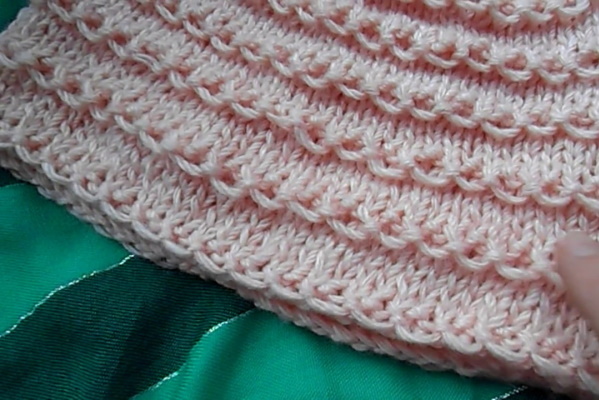 Beanie-Mütze mit verkürzten Reihen und perfekter Krone aus dickem, feinem Garn auf Rundstricknadeln